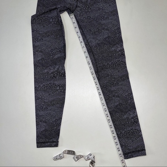 Lululemon full length leggings, black & gray print, size 6 - Picture 8 of 9